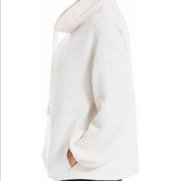 NWT Max Studio Funnel Neck Waffle Knit Pullover. Size M - Picture 3 of 6